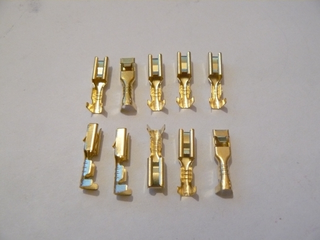 (10 of) 3mm Female Spade Crimp Connector