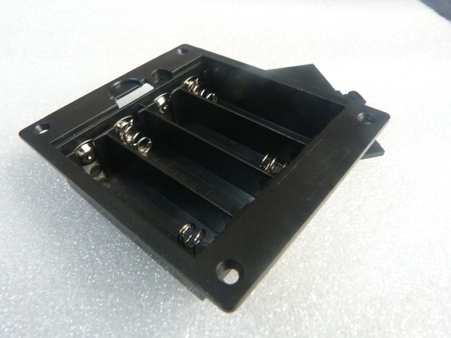 AA Battery 4 Cell Series Holder - Panel Mount With Door