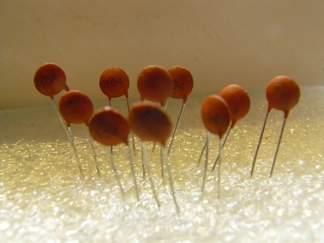 (10 of) 100nF Capacitor Ceramic