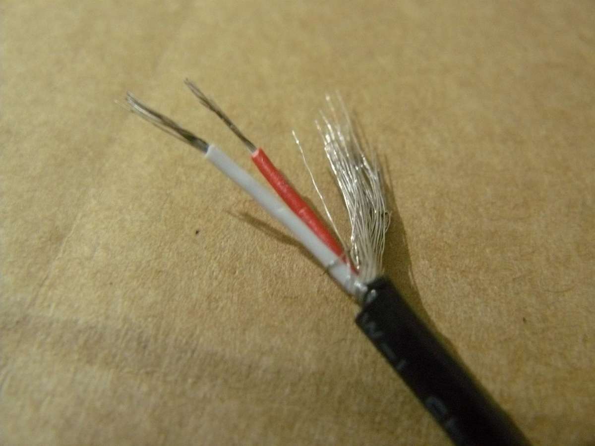 Twin Core Shielded Wire 24AWG Per 50cm (eg 3.5mm Audio / Headphone Wire