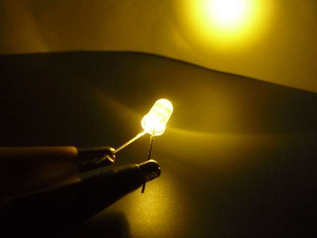 (10 of) Warm White LED 5mm Water Clear